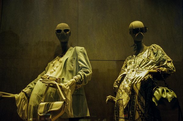 Mastering eyebrow shapes: discover the ideal arch to enhance your unique facial features